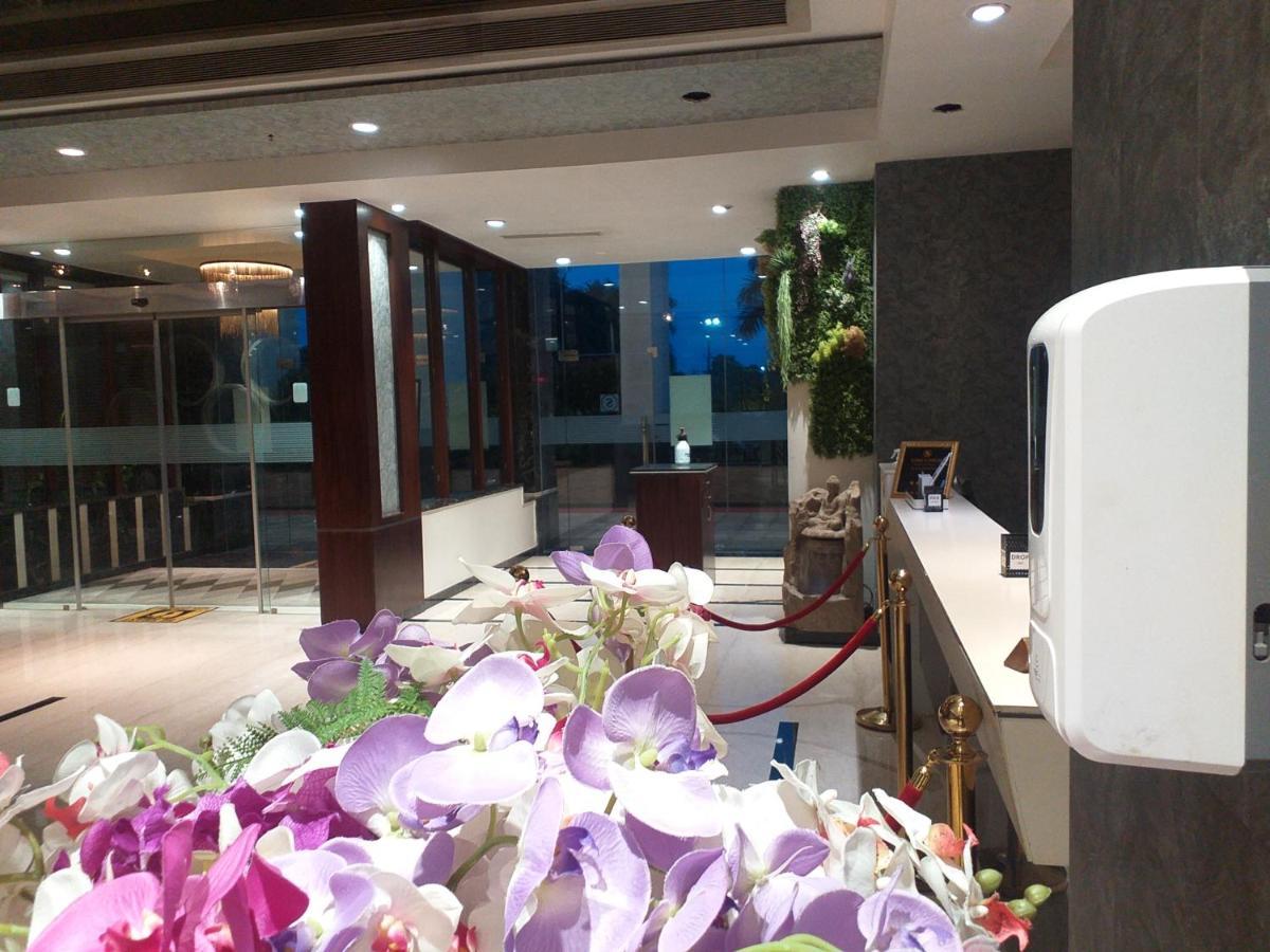 Hotel Sandy'S Tower Bhubaneswar Esterno foto