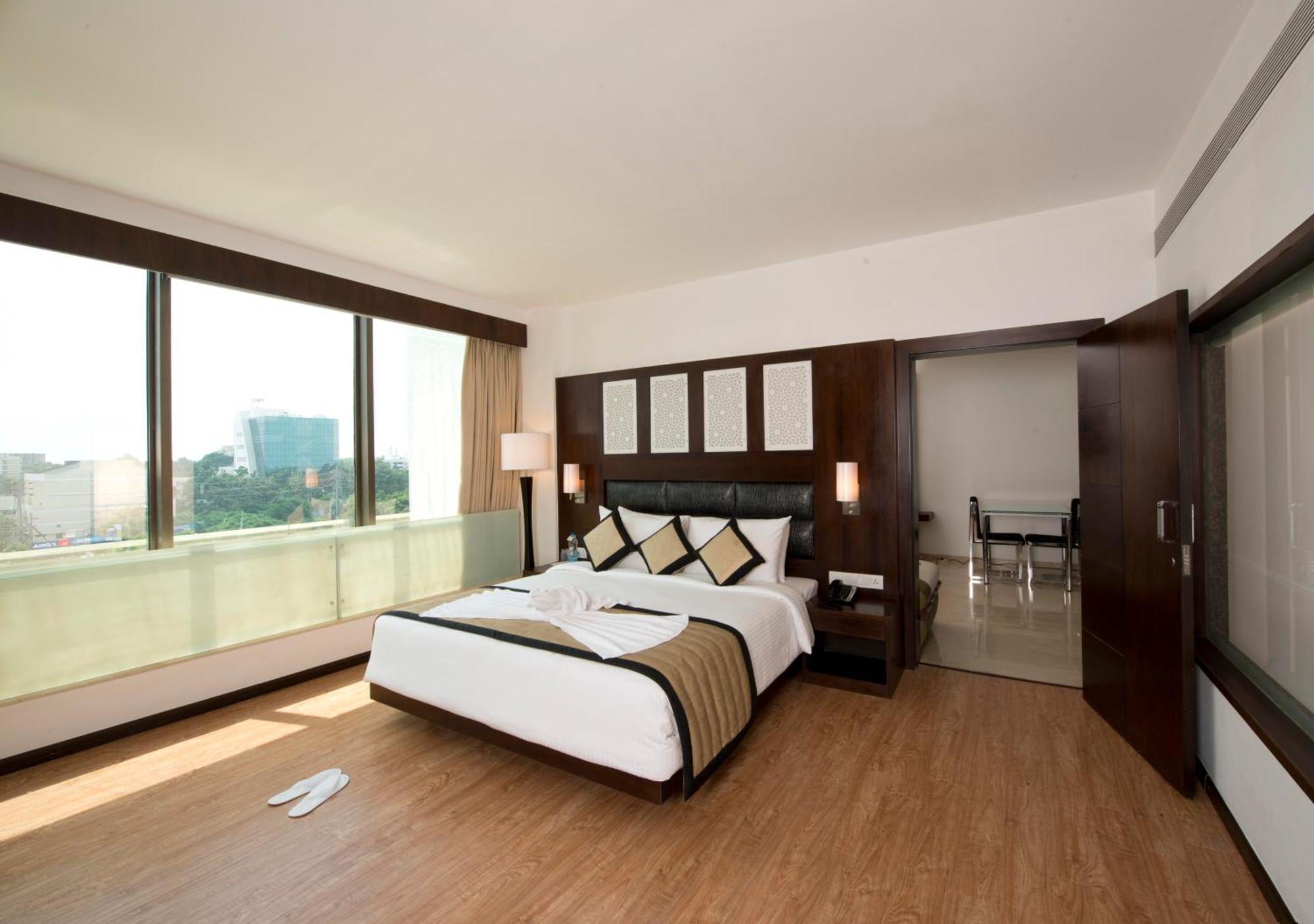 Hotel Sandy'S Tower Bhubaneswar Esterno foto