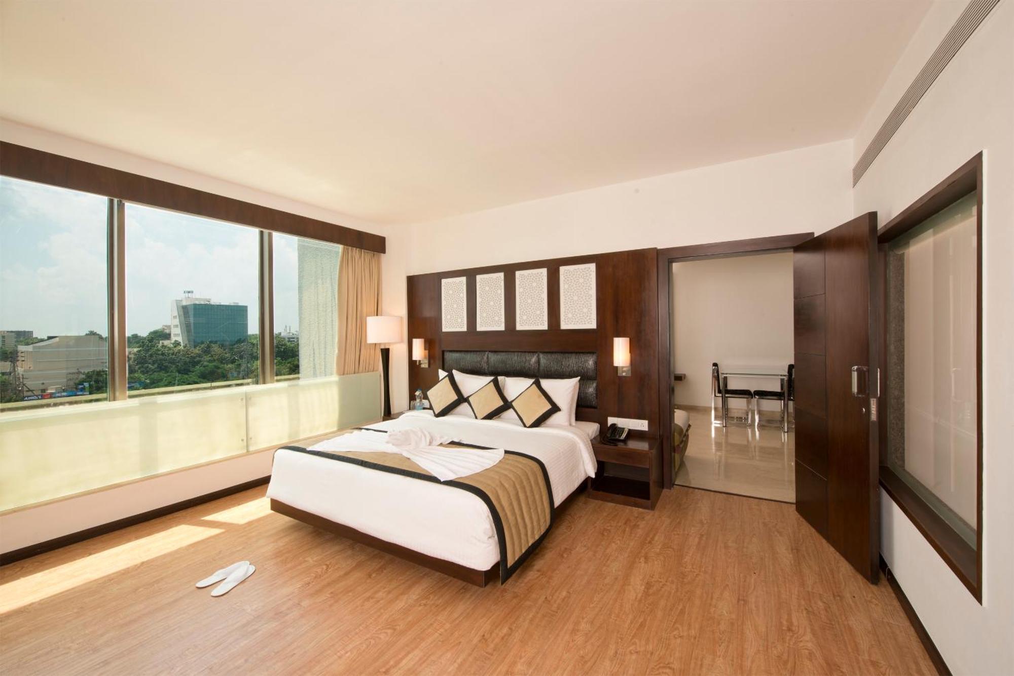 Hotel Sandy'S Tower Bhubaneswar Esterno foto