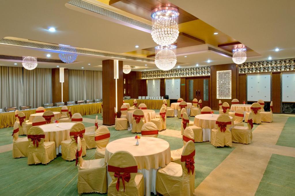 Hotel Sandy'S Tower Bhubaneswar Esterno foto